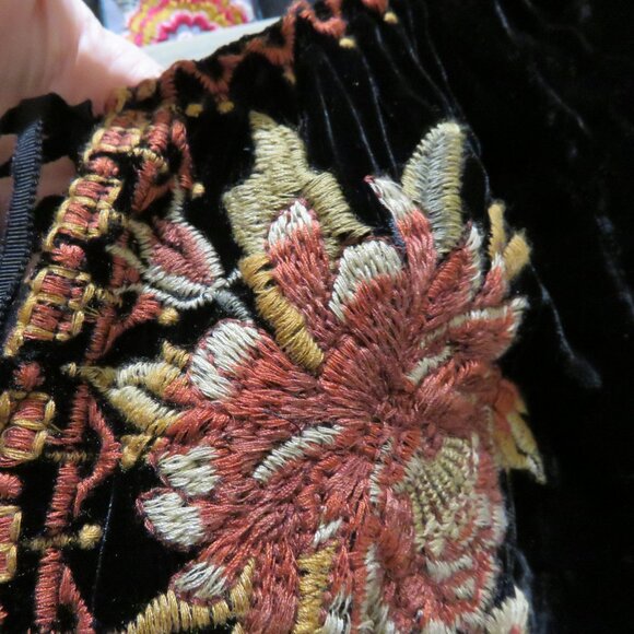 JOHNNY WAS Elim Velvet Peasant Blouse in Black Floral Embroidered Boho NWT - Picture 6 of 15